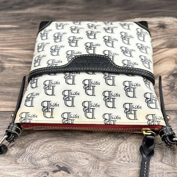 Dooney & Bourke Logo Crossbody Bag Purse White Black Leather Trim Strap - Picture 5 of 14